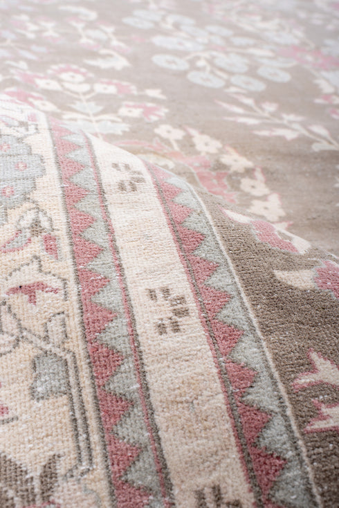 Antique Sivas Area Rug (7' x 11')